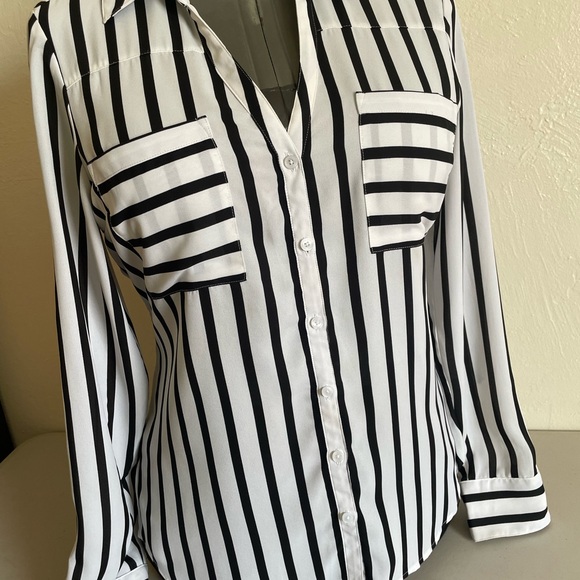 Black and White Striped Button-Up Blouse - Picture 5 of 8